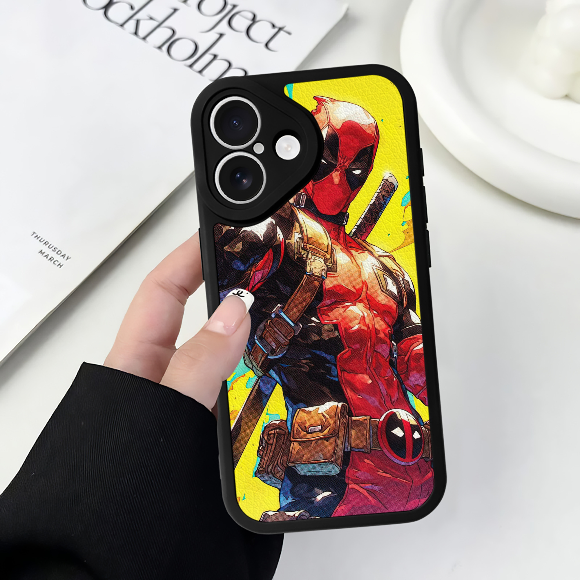 （画像用） Deadpool デッドプール 【iPhone 16シリーズ対応】シリコンスマホケース（レザー調） 材質：シリコン
